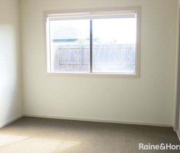 QUALITY FAMILY HOME IN CENTAL LOCATION! - Photo 2