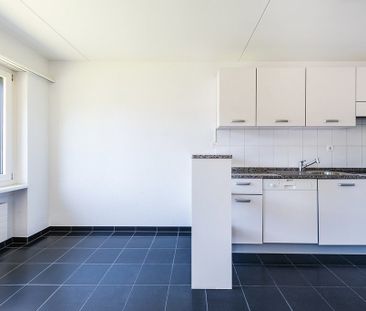 Modern 2.5 room apartment with balcony - Photo 3