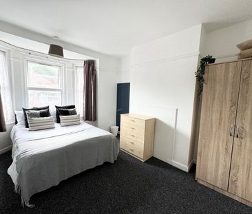 Room in a Shared House, Burlington Road, SO15 - Photo 5