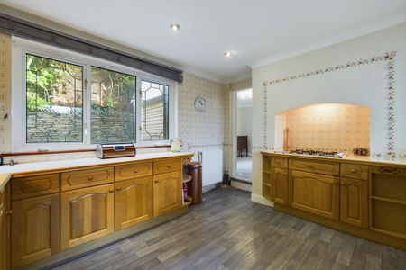 4 bedroom semi-detached house to rent - Photo 5