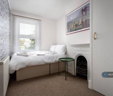 4 bedroom semi-detached house to rent - Photo 2