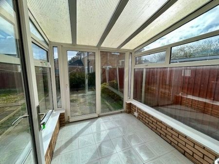 Denny Close, Upton - Photo 3