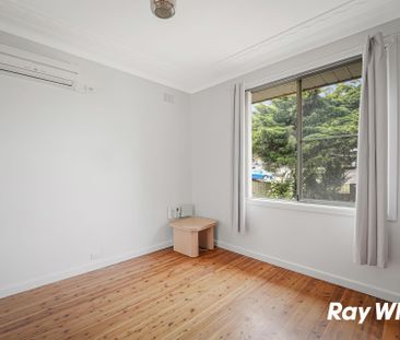 READY TO MOVE IN Three Bedroom Family Home With Oversized Backyard!... - Photo 3