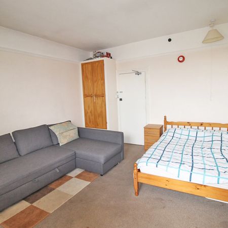 1 bedroom Studio Apartment to rent - Photo 3