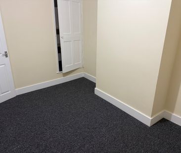 3 Bed Terraced House, Knighton Lane, LE2 - Photo 2