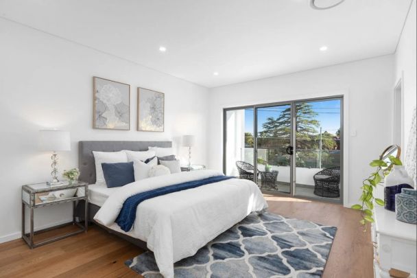 Five Bedroom Luxury Duplex With North Facing Aspect - Photo 1