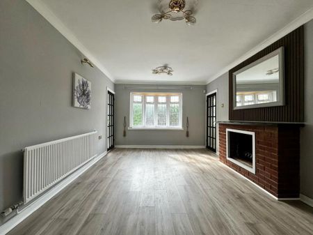 3 bedroom detached bungalow to rent - Photo 2