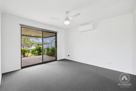 Welcome to 17 Cambridge Street! Nestled in a quiet and family-friendly street. - Photo 2