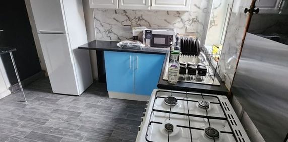 Room in a Shared House, Vinery Mount, LS9 - Photo 2