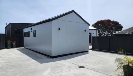 Brand New- Lock Up And Leave - Photo 5