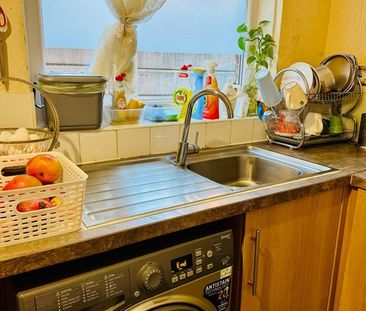 Room in a Shared House, Dobroyd Street, M8 - Photo 3