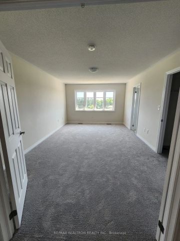 Detached Home For Lease | E9056430 - Photo 2