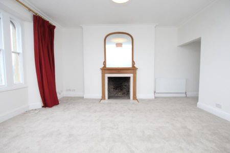 3 bedroom maisonette to rent - Photo 2