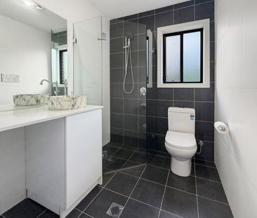 Modern & Private Granny Flat in Prime Merrylands Location - Photo 4