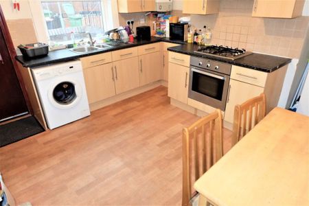 4 bedroom House in Royal Park Road, Leeds - Photo 5