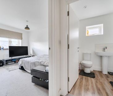 3 bedroom semi-detached house to rent - Photo 6