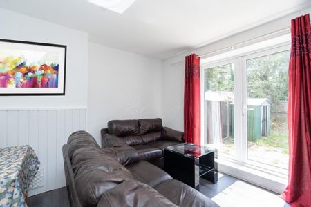 3 bedroom House To Let - Photo 2