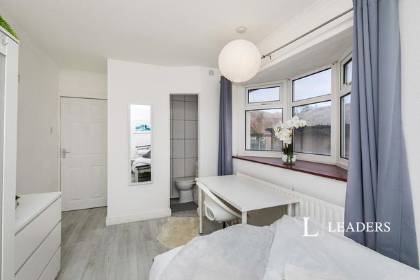 5 bedroom semi-detached house to rent - Photo 1