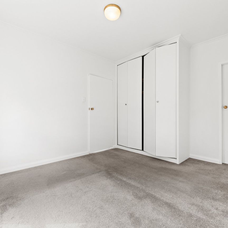 Charming Top Floor Retreat in a Prime Lifestyle Location - Photo 1
