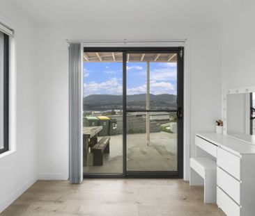 Well Presented Property in an Ideal Location With Views - Photo 6