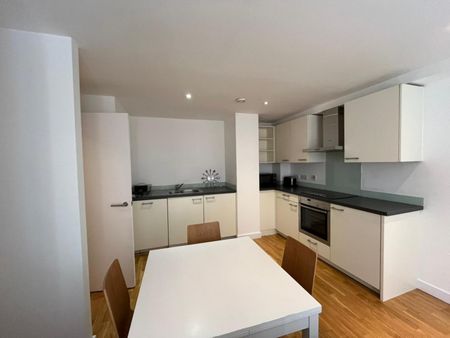 1 bedroom Flat To Let - Photo 2