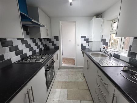 2 bedroom terraced house to rent - Photo 4