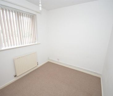 2 bedroom detached bungalow to rent - Photo 2