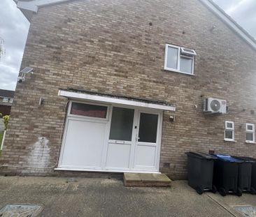 1 bedroom in a house share to rent - Photo 5