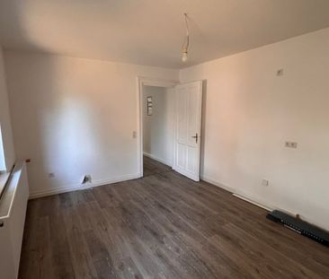 Komplett renovierte, wunderschöne 2,5-Zimmer-Altbauwohnung mit 2 Ba... - Photo 6