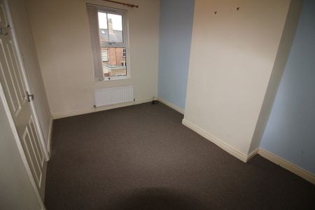 3 Bedroom Mid Terraced House - Photo 5