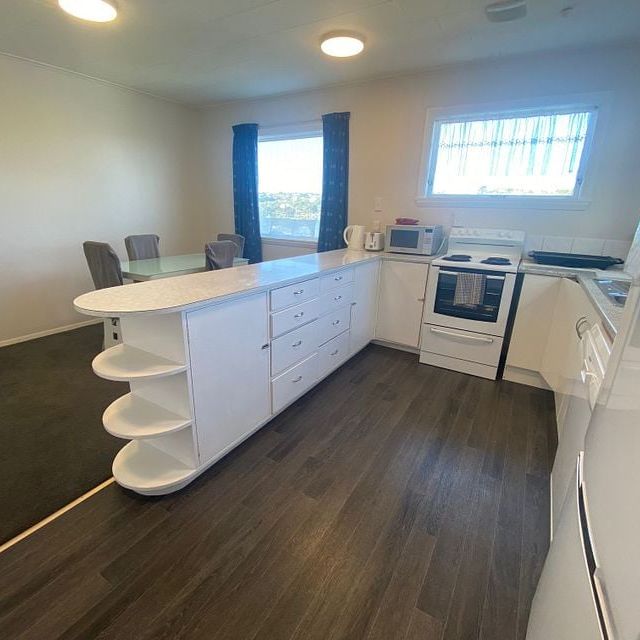 Large three bedroom with wifi and fully furnished - Photo 1