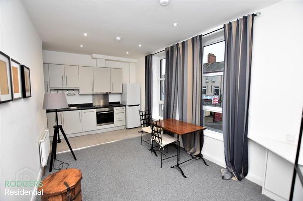 Apt 3 42, Upper Newtownards Road, Belfast, BT4 3EL - Photo 1