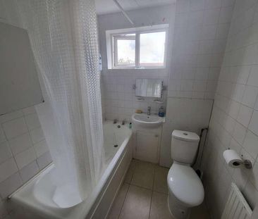 Lawn Gardens Luton, LU1 - Photo 1