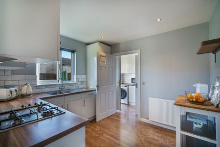 4 bedroom detached house to rent - Photo 5