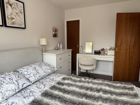 2 bedroom end of terrace house to rent - Photo 4