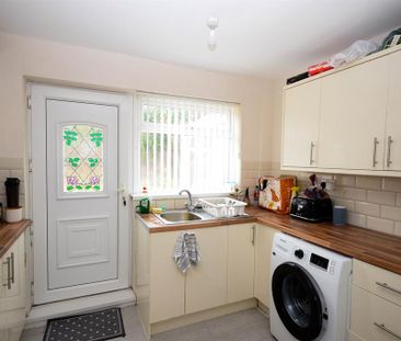 3 bedroom semi-detached house to rent - Photo 2