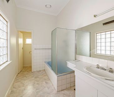 31 Octavia Street, St Kilda VIC 3182 - House For Rent | Domain - Photo 3