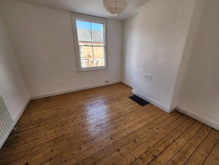3 bedroom terraced house to rent - Photo 3