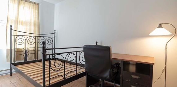 4 1/2 au deuxième étage près du métro Frontenac à louer - Photo 2