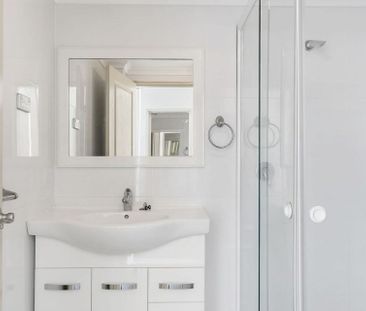 Modern 2 Bedroom Apartment - Photo 4