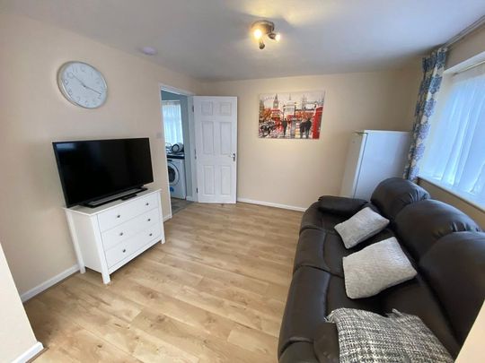 1 bedroom in a house share to rent - Photo 1