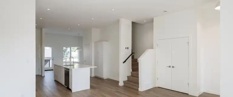 Downtown views along beautiful Strathearn Drive | 9265 Strathearn Drive Northwest, Edmonton - Photo 1