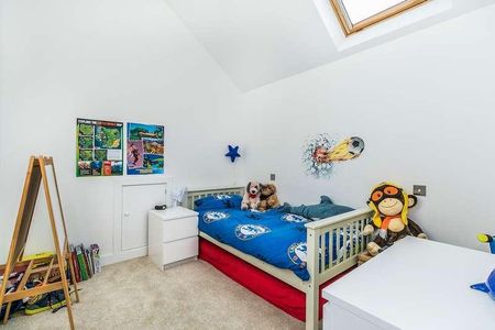 Regents Court, Sopwith Way, Kingston, KT2 - Photo 3