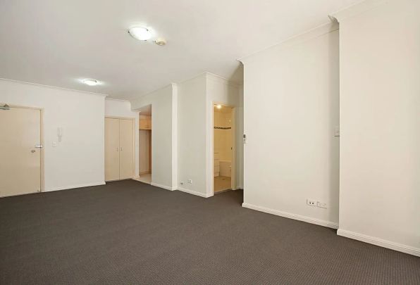Stylish Urban Living in the Heart of Pyrmont - Photo 1