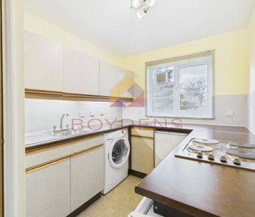 California Close, Colchester - Photo 5