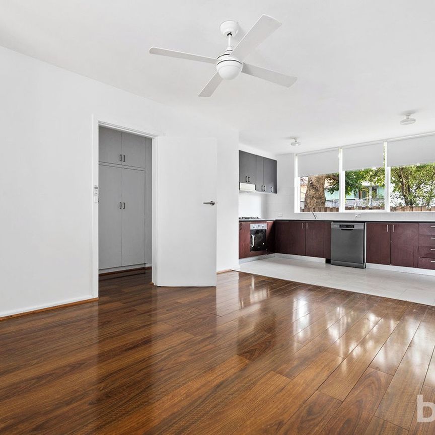 Light-Filled 2-Bedroom Apartment in Prime Location! - Photo 1