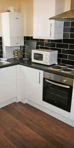 4 bedroom terraced house to rent - Photo 4