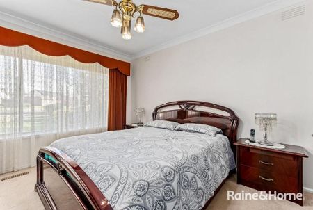 Spacious Family Home in a Prime, Convenient Location - Photo 4