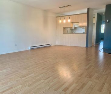 Grand 4 1/2 style condo à louer à Boisbriand - Photo 1