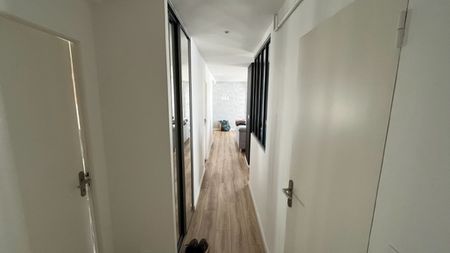 A louer chambre en colocation rive droite - Photo 3